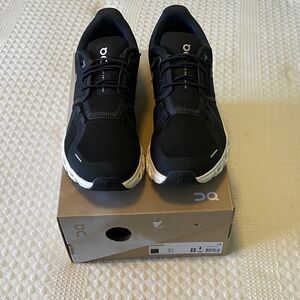 On Running cloud 6 Women's Black and White Sneakers
